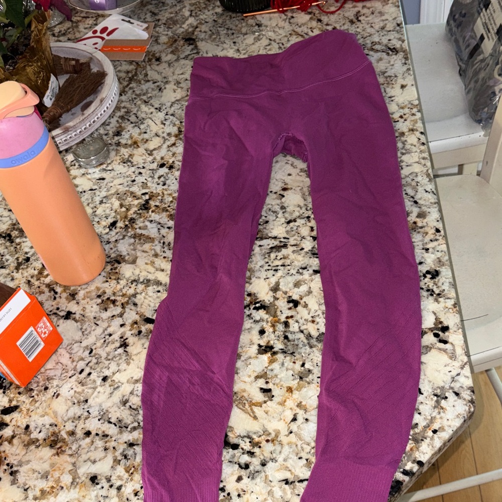 Lululemon leggings Purple Leggings tag missing but see measurements size 2